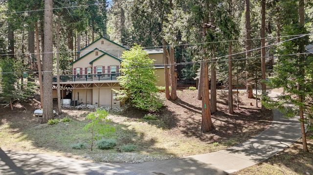 6835 Diamond Dr, Pollock Pines, CA 95726