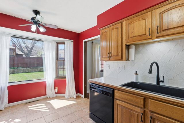 937 N Marguerite Pkwy, Derby, KS 67037