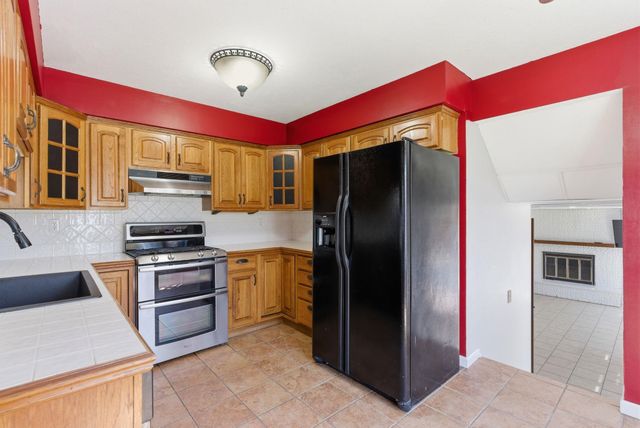 937 N Marguerite Pkwy, Derby, KS 67037