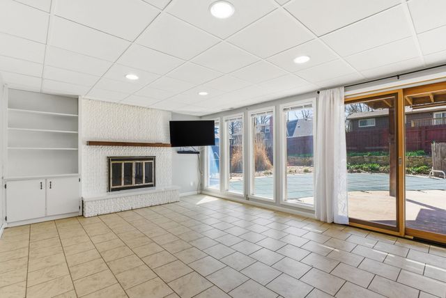 937 N Marguerite Pkwy, Derby, KS 67037