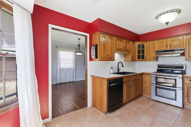 937 N Marguerite Pkwy, Derby, KS 67037