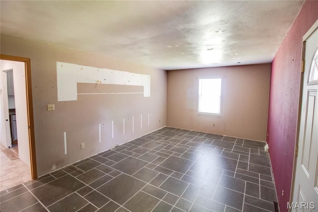 Image 16 of property listing at 511 S Pearl Street, Jerseyville, IL 62052