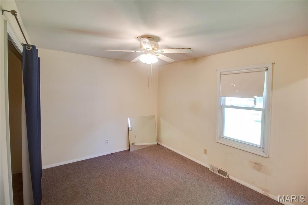 Image 20 of property listing at 511 S Pearl Street, Jerseyville, IL 62052