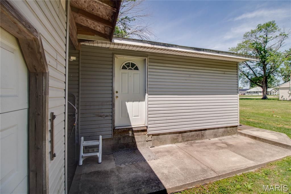 Image 30 of property listing at 511 S Pearl Street, Jerseyville, IL 62052