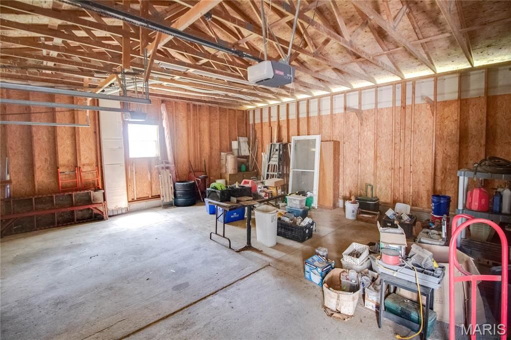 Image 32 of property listing at 511 S Pearl Street, Jerseyville, IL 62052