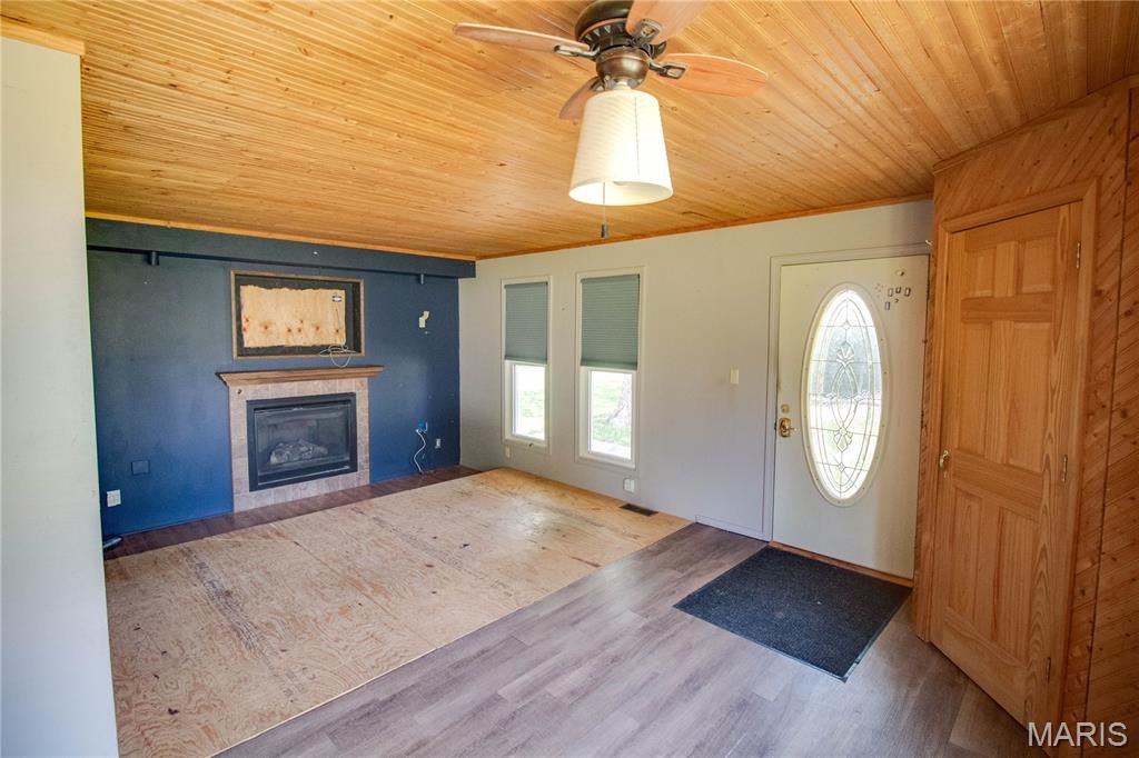 Image 6 of property listing at 511 S Pearl Street, Jerseyville, IL 62052