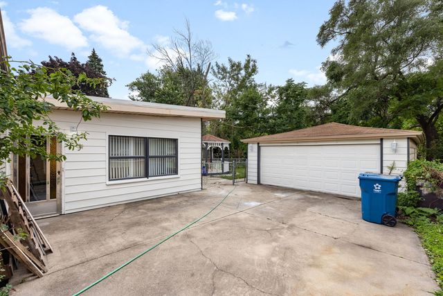360 Streamside Drive, Harvey, IL 60426