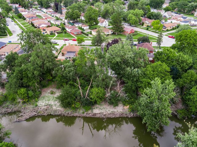 360 Streamside Drive, Harvey, IL 60426
