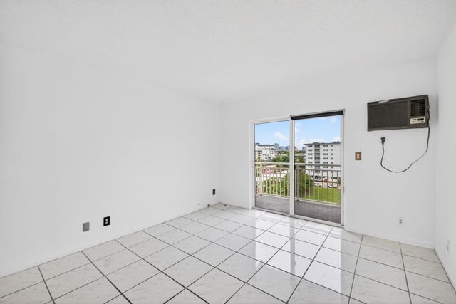 720 Orton Avenue 704, Fort Lauderdale, FL 33304