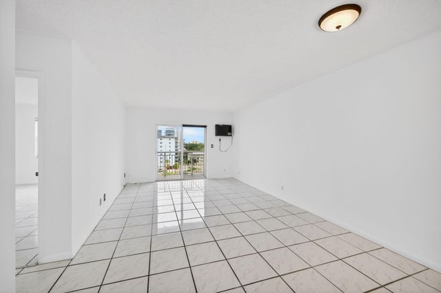 720 Orton Avenue 704, Fort Lauderdale, FL 33304