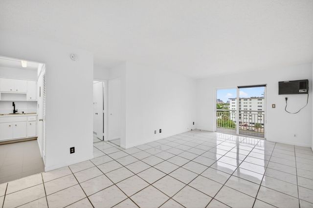 720 Orton Avenue 704, Fort Lauderdale, FL 33304