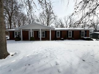 5 Spring Hill Drive, Greenville, IL 62246