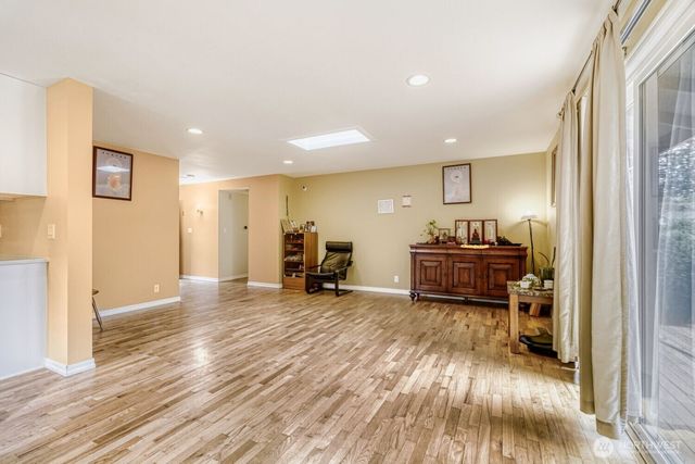 16717 NE 18th Street, Bellevue, WA 98008