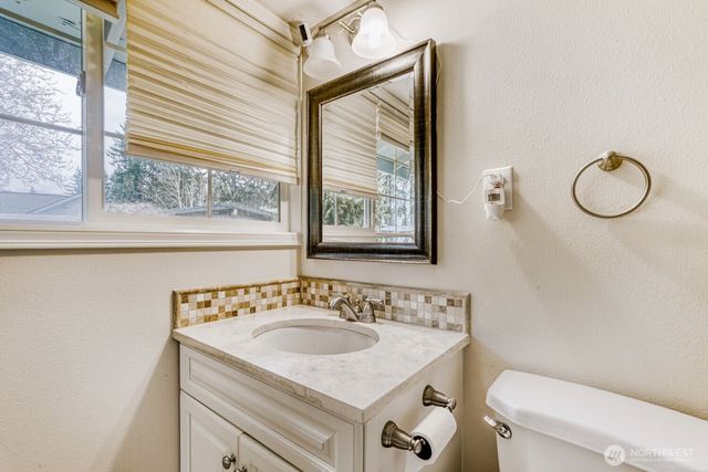 16717 NE 18th Street, Bellevue, WA 98008