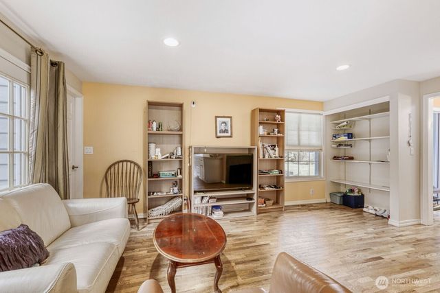 16717 NE 18th Street, Bellevue, WA 98008