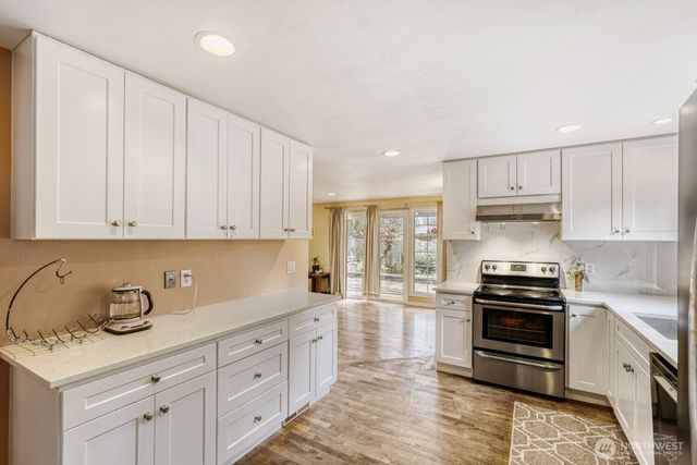 16717 NE 18th Street, Bellevue, WA 98008