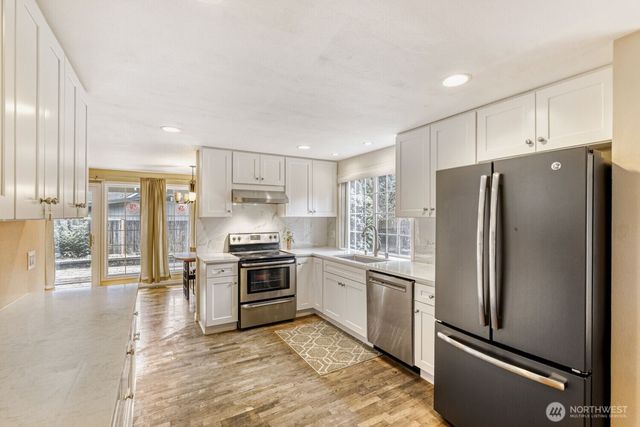 16717 NE 18th Street, Bellevue, WA 98008