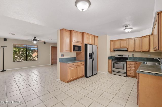 6630 N Morning Glory Drive, Tucson, AZ 85741