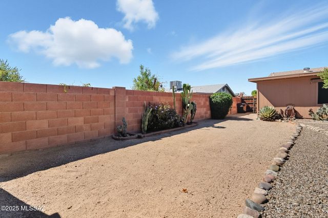 6630 N Morning Glory Drive, Tucson, AZ 85741