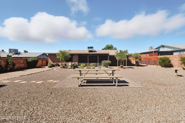 6630 N Morning Glory Drive, Tucson, AZ 85741
