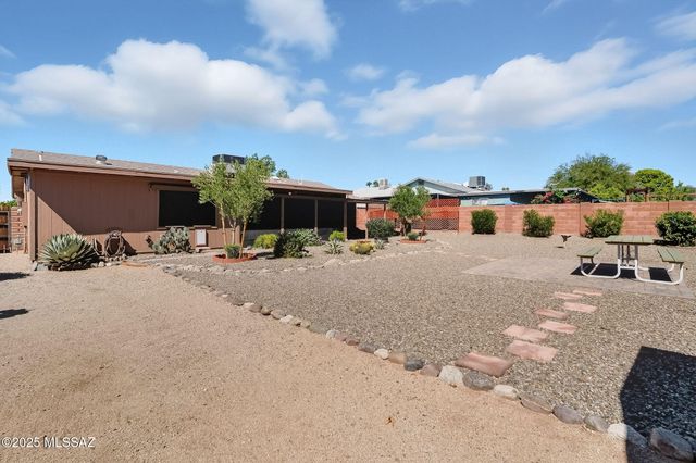 6630 N Morning Glory Drive, Tucson, AZ 85741