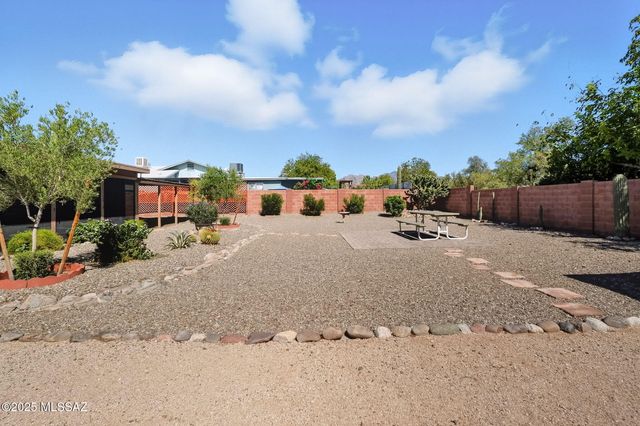 6630 N Morning Glory Drive, Tucson, AZ 85741