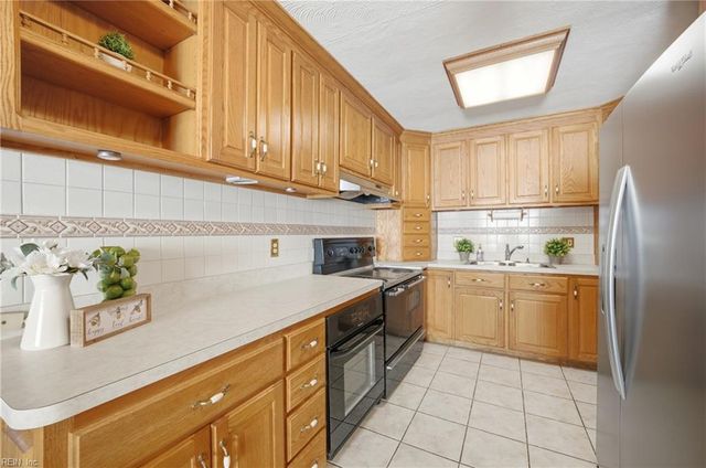 722 Red Mill RD, Norfolk, VA 23502