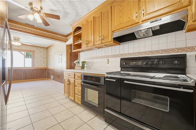 722 Red Mill RD, Norfolk, VA 23502