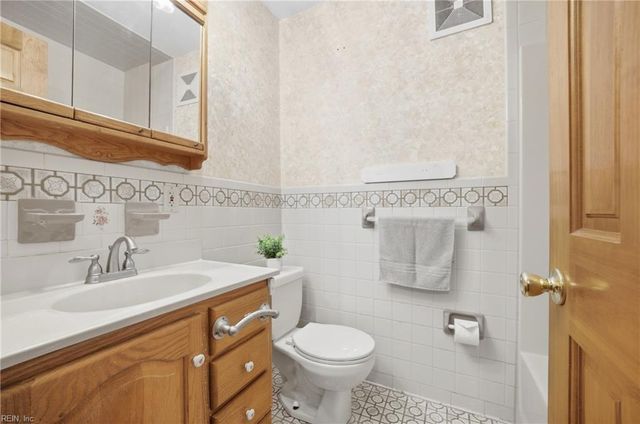 722 Red Mill RD, Norfolk, VA 23502