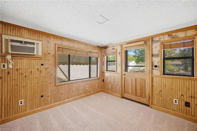 722 Red Mill RD, Norfolk, VA 23502