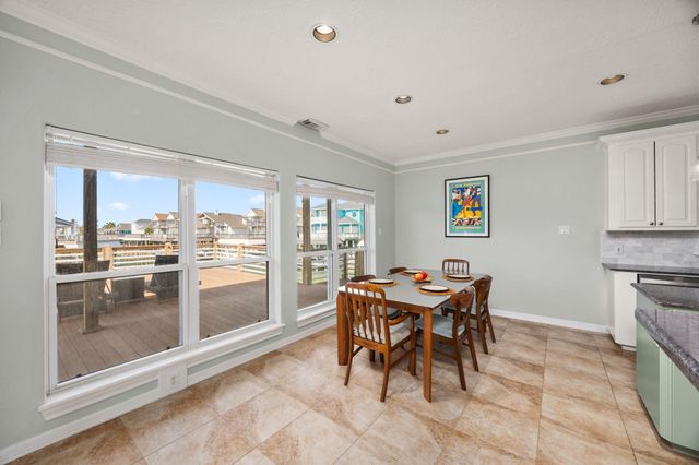 219 Lokai Street, Tiki Island, TX 77554