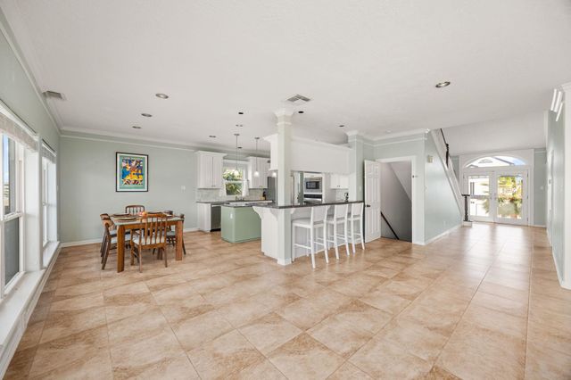 219 Lokai Street, Tiki Island, TX 77554