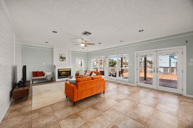 219 Lokai Street, Tiki Island, TX 77554