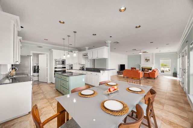 219 Lokai Street, Tiki Island, TX 77554