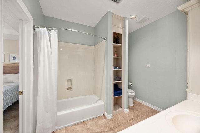 219 Lokai Street, Tiki Island, TX 77554