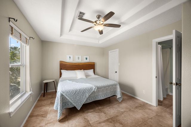 219 Lokai Street, Tiki Island, TX 77554