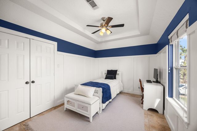 219 Lokai Street, Tiki Island, TX 77554