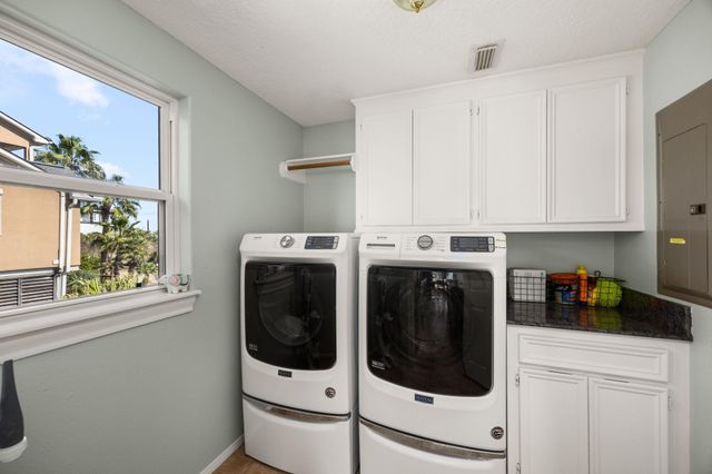 219 Lokai Street, Tiki Island, TX 77554