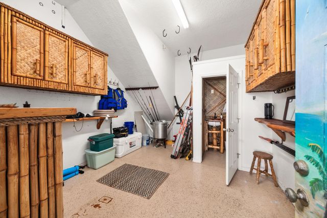 219 Lokai Street, Tiki Island, TX 77554