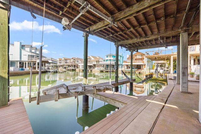 219 Lokai Street, Tiki Island, TX 77554