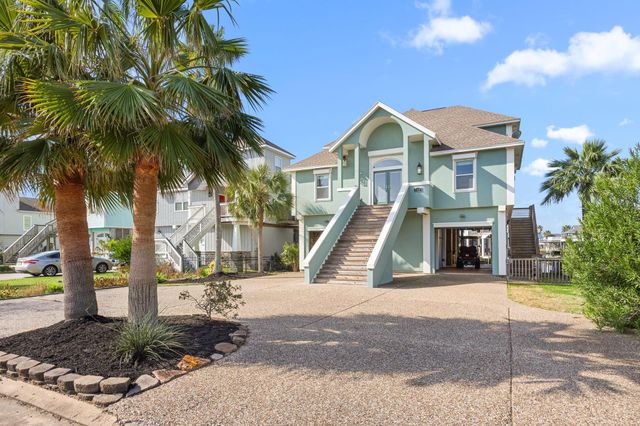 219 Lokai Street, Tiki Island, TX 77554