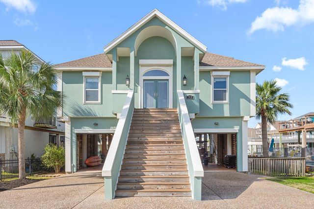 219 Lokai Street, Tiki Island, TX 77554
