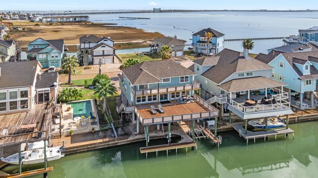 219 Lokai Street, Tiki Island, TX 77554