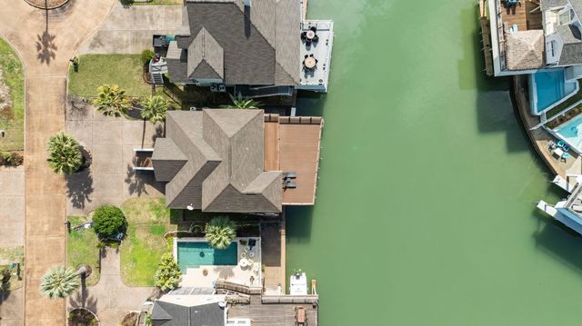 219 Lokai Street, Tiki Island, TX 77554