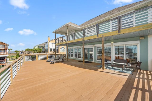 219 Lokai Street, Tiki Island, TX 77554