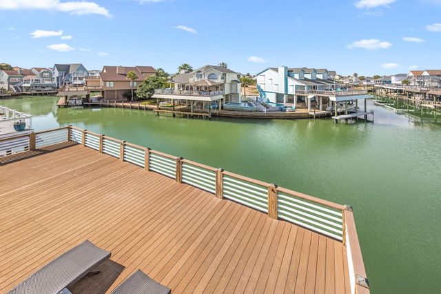 219 Lokai Street, Tiki Island, TX 77554