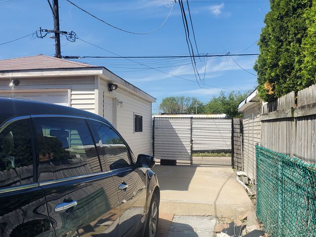 5028 W Parker Avenue, Chicago, IL 60639