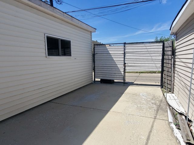 5028 W Parker Avenue, Chicago, IL 60639