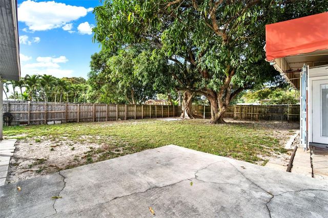 463 E 61st St, Hialeah, FL 33013