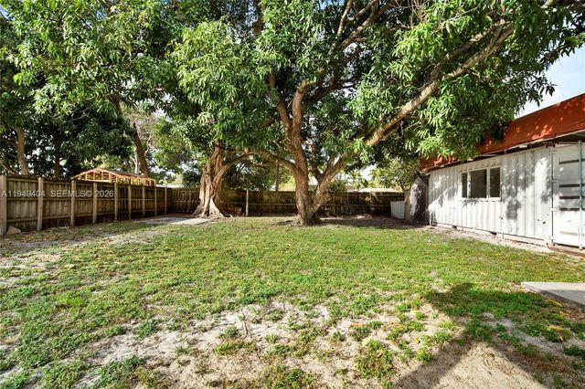 463 E 61st St, Hialeah, FL 33013